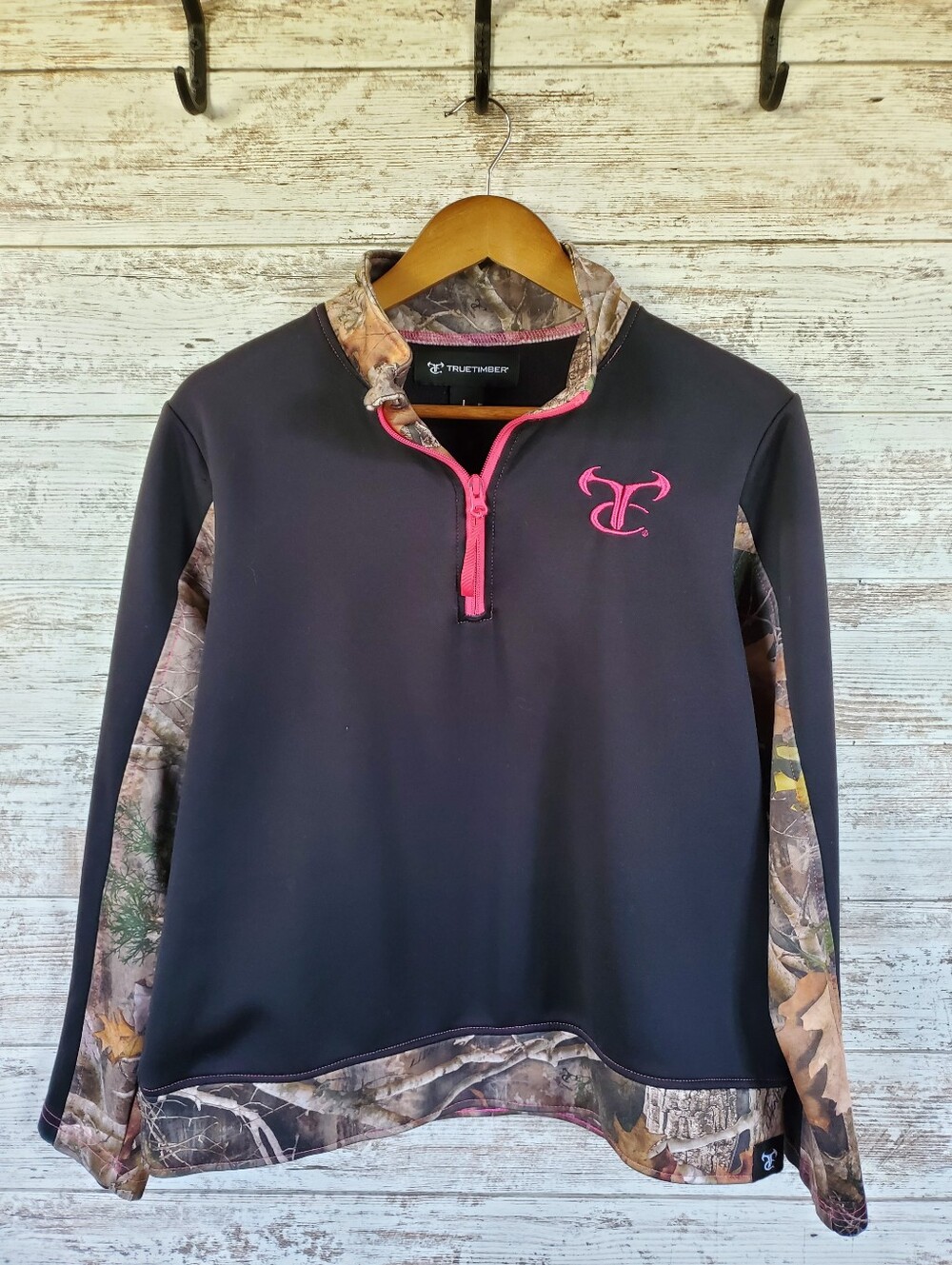 TrueTimber Camo Trim Quarter Zip Pullover in Black & Pink